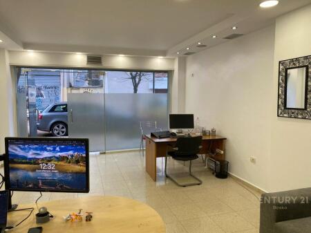 Ambjent Komercial me qera tek Fakulteti i Shkencave