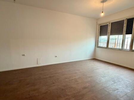 📍 PAZARI I RI – AMBIENT BIZNESI ME QIRA