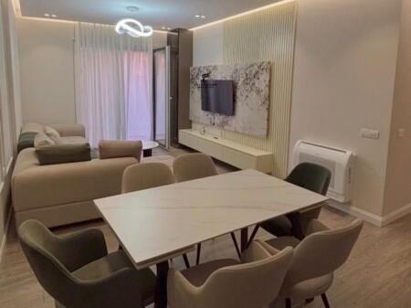 APARTAMENT ME QERA 2+1 TEG 1100 EURO