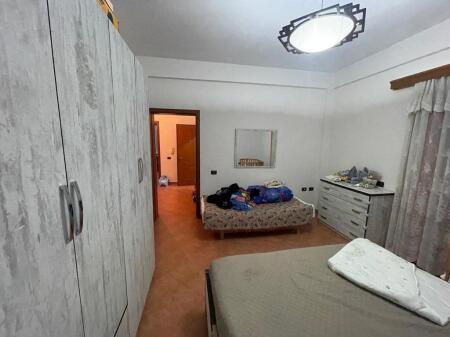 Shitet,Apartament 1+1,Selite
