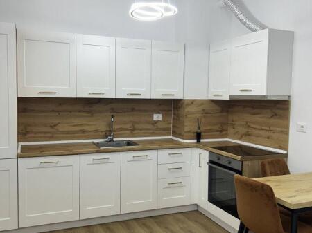 Apartament me qira 1+1+Parkim në Ali Dem!