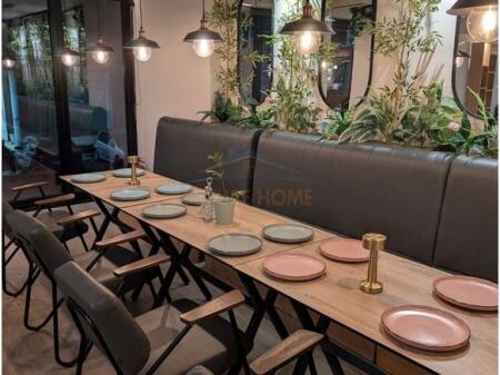 Shitet, Biznes Bar Lounge, prane Pallatit me Shigjeta, Tirane