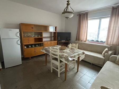 Jepet me Qira Apartament 2+1 tek Shkolla Kuqe