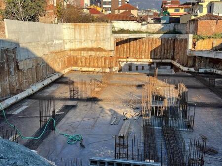 Shitet Apartament 2+1+2, me ballkon – Afër Shkollës së Kuqe!