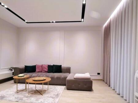 APARTAMENT LUKSOZ 1+1 ME PARKIM, PRANE QENDRES TREGTARE TEG!