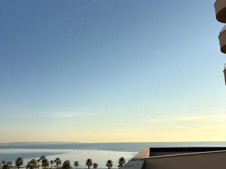 Jepet me qira ne vollga te 27-kateshi apartament 2+1+2 tualete dhe nje super verande