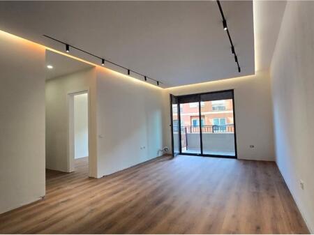 Shitet 2+1 + Parkim te Liqeni i Thate!