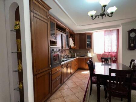 SHITET APARTAMENTI  • 3+1+2 + 2 Ballkone 📍 Adresa: Vollga,Mema House • Sipërfaqja: 154 m²