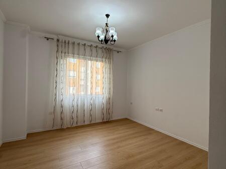 🏘️Shitet Apartament 1+1+bllk 📍Fresk, Rruga e Thesarit 📐Sip. Totale 68.7m2  💶 Çmimi : 91.000€ 🏢Kati i 3, me ashensor 📄Me Hipoteke