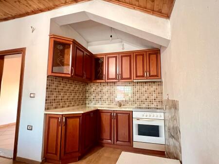 Jepet me qira hyrje shtëpie – Vilat Gjermane