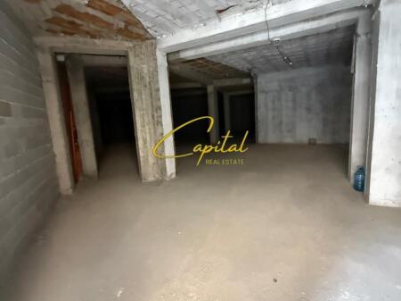 SHITET MAGAZINE 270 M2 FRESKU 190.000 EURO