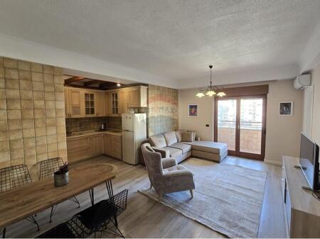 Apartament 1+1+ Gazoniere ne shitje Qender