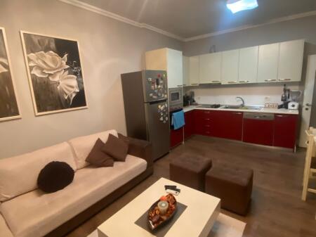 Shitet 2+1 te parku 224900 eu mobiluar ashensor hipoteke  