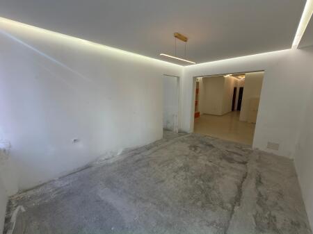 🏡 Shitet apartament 2+1+2 📍 Pallatet e Verdha, Treshi – Rruga Kastriotët 🧭 Orientim: Jug ☀️ 📐 Sipërfaqe: 110 m² 📄 Me hipotekë – mundësi blerjeje me kredi 💶 Çmimi: 95.000€