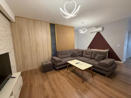 Shitet apartament  2+1,ne zonen e Shkozes prane Elite Palase.