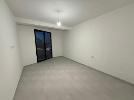 Jepet me qira ambient për zyra tek Golden Tower Residence, Mine Peza.