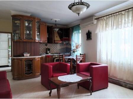 Apartament per qera 3+1+2 tek Petro Nini