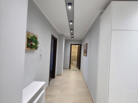 Shitet apartament 2+1