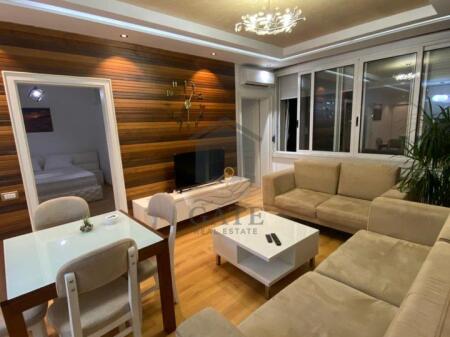 Shitet super apartament 2+1 – Pranë Muzeumit, Durrës