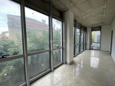 UNITÀ COMMERCIALE IN AFFITTO VICINO ALLE TORRI GEMELLE !