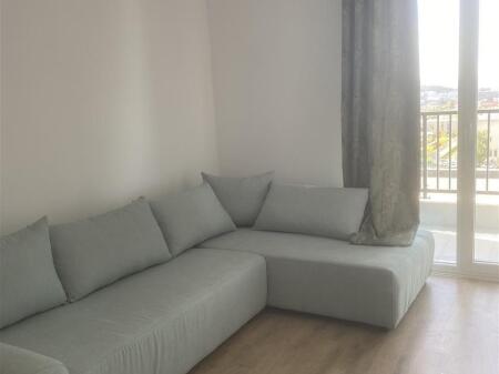 Jepet apartament me qera 1+1 Te Univers City