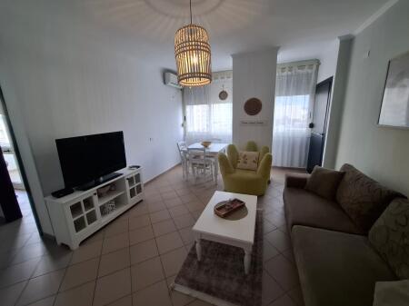 Jepet apartament me qera 1+1