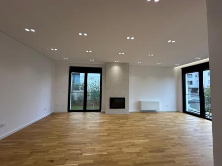 VILLA RESIDENZIALE SU 3 PIANI 4+1 IN AFFITTO | ZONA TEG