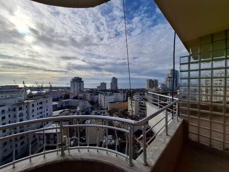 Jepet apartament me qera 2+1+2 tualete ne qender ,Pamje fantastike deti