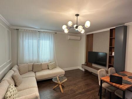 JEPET ME QERA APARTAMENT 1+1, PRANE HOTEL ROYAL, PLAZH, DURRES.