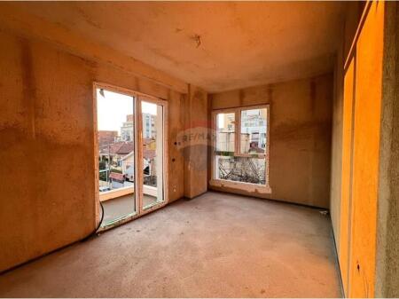 Apartment 2+1 near Kryegjyshata Ali Demi street!