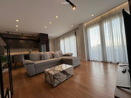 Appartamento/Duplex 2+1+2 In Affitto In Via Barricade (ID B2201649) Tirana