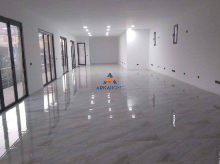JEPET ME QERA AMABJENT 220M2 "RRUGA ALI SHEFQETI " 350.000 LEKE
