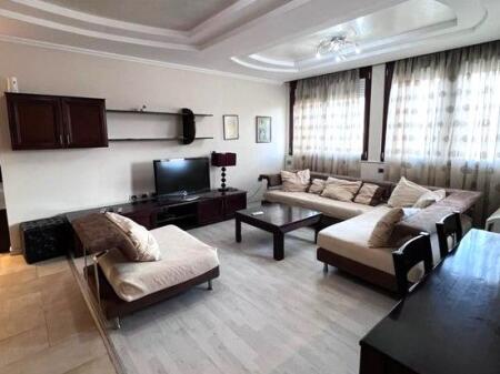 Appartamento 3+1, in affitto, Bllok, Tirana