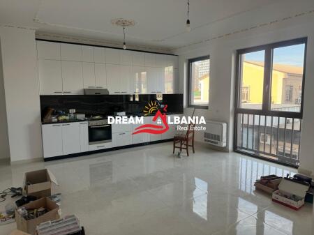 Appartamento 2+1+2 in affitto, vicino al mercato di Uzina Dinamo, Tirana (ID 42215054)

