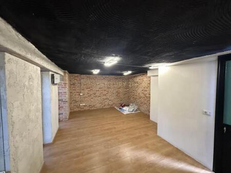 Disponiamo di Uffici in Affitto nella zona di Myslym Shyri - 800 Euro