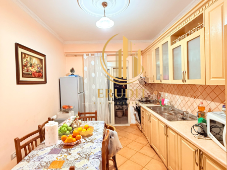 Shitet apartament 3+1+2 në Skelë,Vlorë