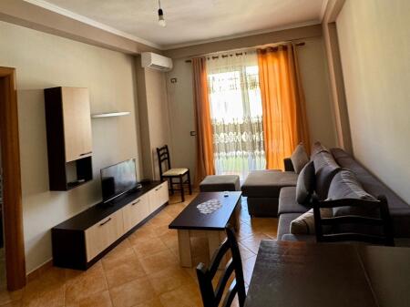 Jepet apartament me qera 1+1