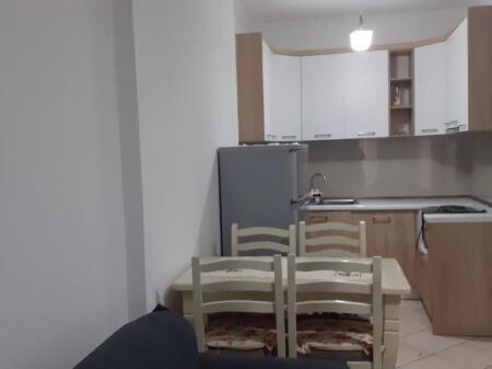 Appartamento 1+1 vicino ai Palazzi Cabej!