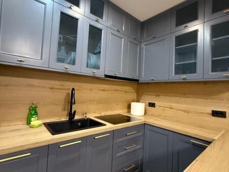 2+1 i mobiluar te rruge e kavajes te tregu cam,700 mije leke