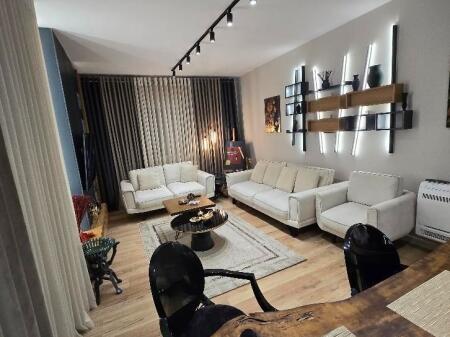 AFFITTASI APPARTAMENTO 2+1 CON PARCHEGGIO PRESSO LA RESIDENZA KODRA E DIELLIT