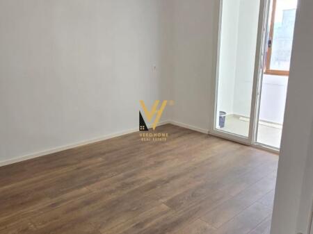 VENDESI APPARTAMENTO 1+1+BLK AL 21 DHJETORI 140.000 EURO