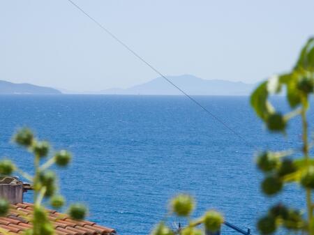 Shitet shtepi me truall te porti jahteve Sarande