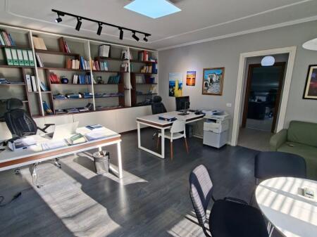 Zyre per qera te Gjykata e Rrethit