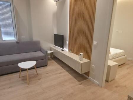 🏡 Jepet me qira apartament 1+1 📍 Qendër, Tiranë – tek 9-katësh