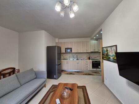 Jepet apartament me qera 1+1 prane shkolles marie kaculini durres