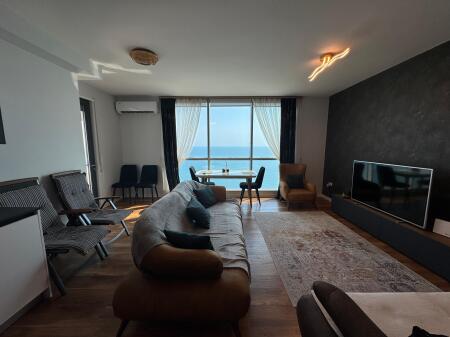 Jepet apartament me qera 1+1  me pamje fantastike  nga deti lagja 1 durres