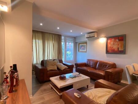 Shitet në Qëndër Apartament 2+1