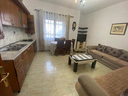 2+1,i mobiluar kat vile ,ne selite,450 euro