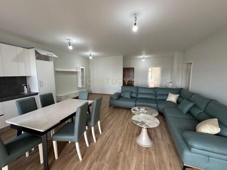 JEPET APARTAMENT 3+1+2 ME QIRA TEK RRUGA E PORTIT NE DURRES !