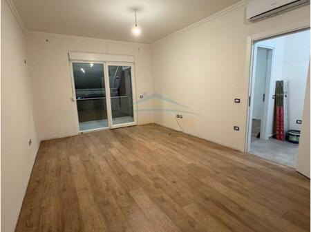Apartament me Qira Per Zyra 1+1 Komuna e Parisit, Tiranë
